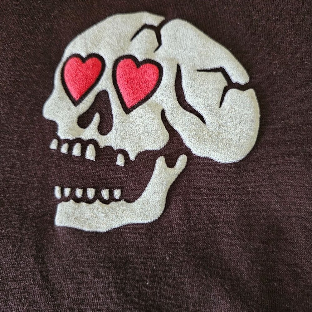 Peace Of Mind Unisex Adult Brown Skull W/ Heart Eyes Print Shirt Size Small NWOT - Picture 6 of 9